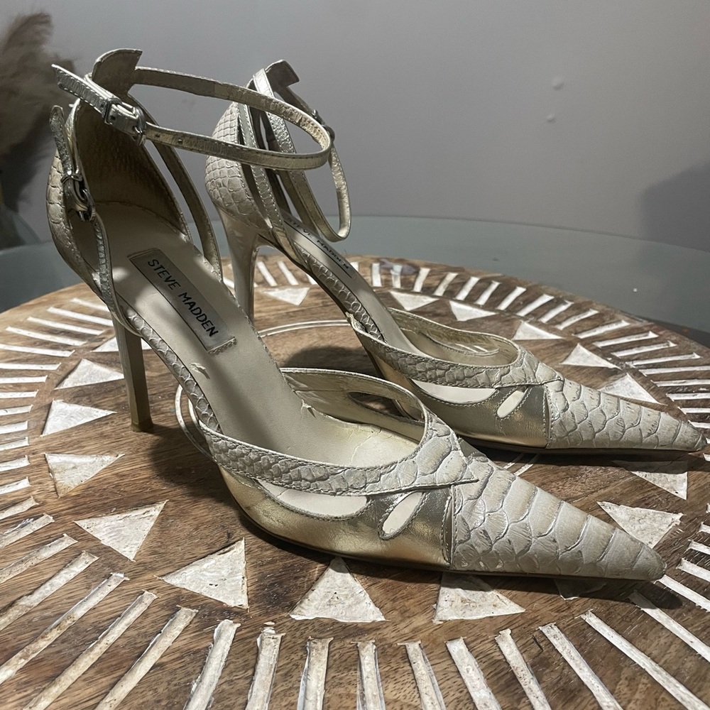Steve Madden barracuda point toe Metallic Gold Heels ankle strap size 7.5 Jimmy